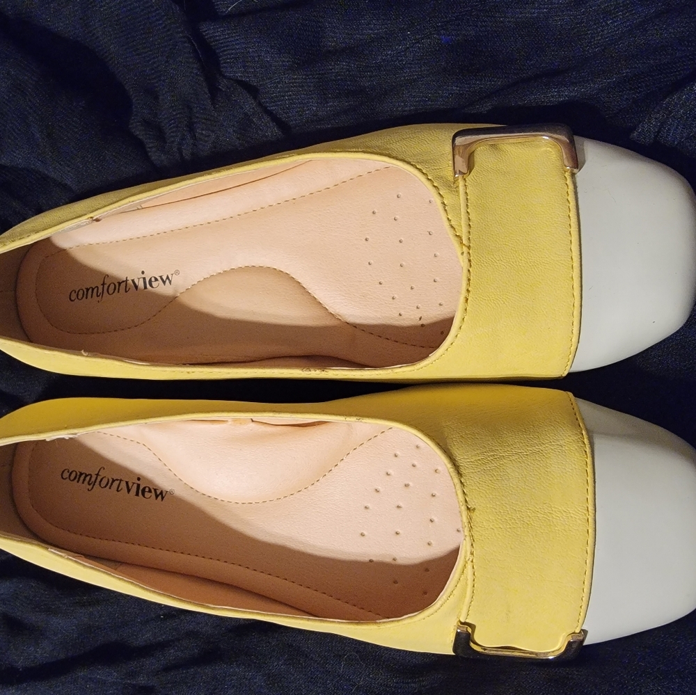Shoes, Flats - Picture 2 of 3